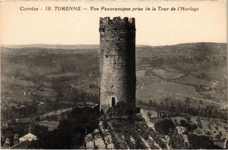 Carte postale ancienne Turenne - Vue Panoramique prise de la Tour de l'Horloge à Turenne