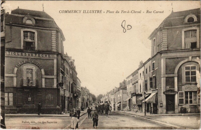 Carte postale ancienne Commercy Illustré - Place du Fer-á-Cheval - Rue Carnot à Commercy
