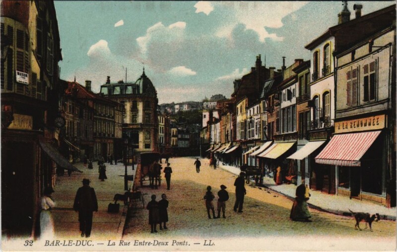 Carte postale ancienne Bar-le-Duc - La Rue Entre-Deux Ponts à Bar-le-Duc