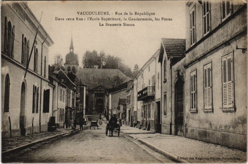 Carte postale ancienne Vaucouleurs - Rue de la République à Vaucouleurs