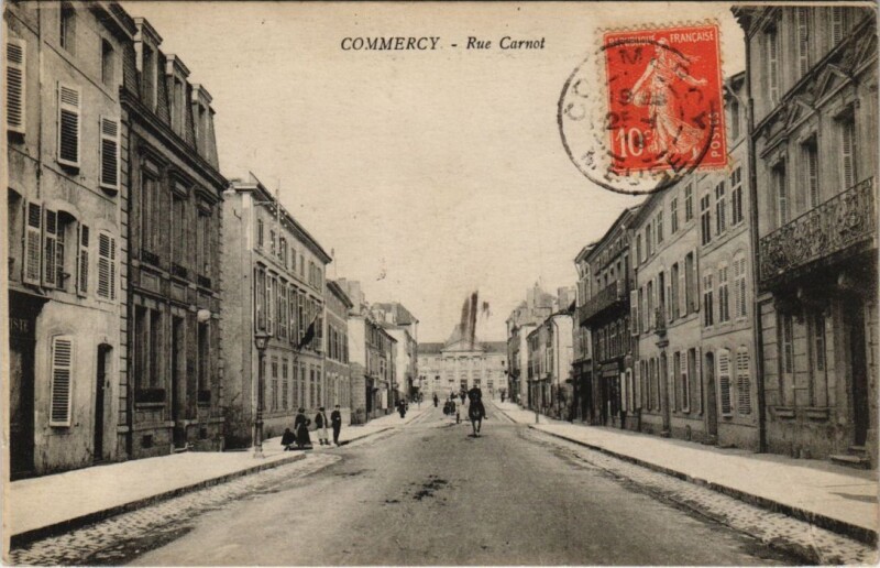 Carte postale ancienne Commercy - Rue Carnot à Commercy