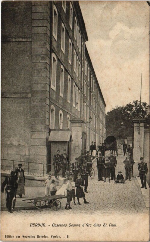 Carte postale ancienne Verdun - Caserne jeanne d'arc diles à Verdun