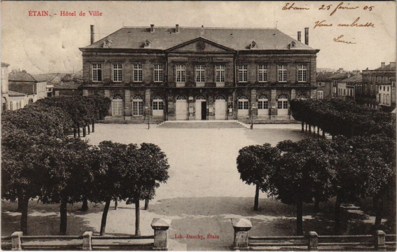 Carte postale ancienne Etain - Hotel de ville à Étain
