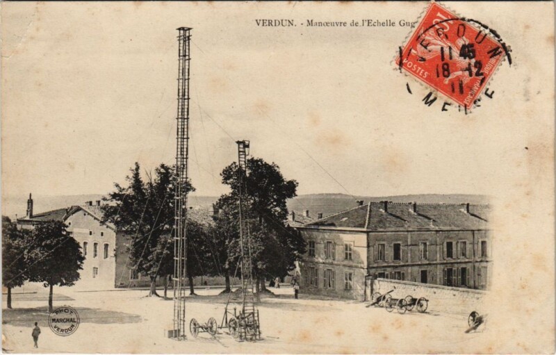 Carte postale ancienne Verdun - Manoeuvre de l'echelle à Verdun
