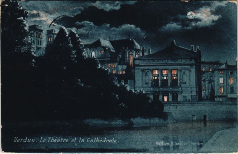 Carte postale ancienne Verdun - Le theatre et la cathedrale à Verdun
