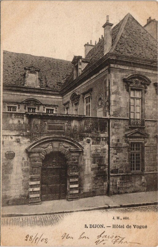 Carte postale ancienne Dijon Hotel de Vogué à Dijon