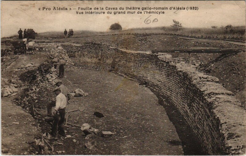 Carte postale ancienne Pro Alesia - Fouille de la Cavea du théatre gallo-romain