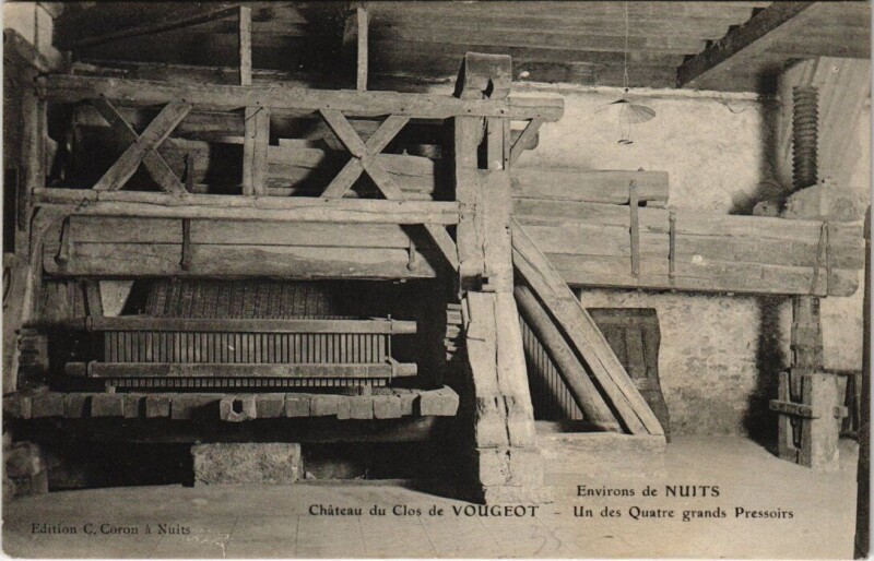 Carte postale ancienne Chateau du Clos de Vougeot - Un des 4 grands Pressoirs à Vougeot