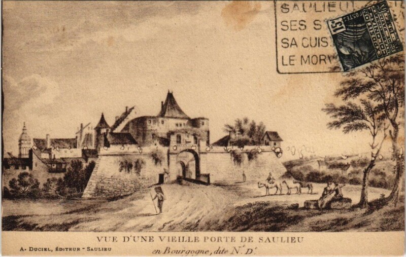 Carte postale ancienne Saulieu - Vue d'une vieille Porte à Saulieu