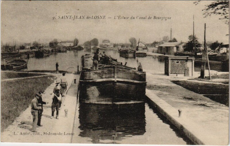 Carte postale ancienne L'Ecluse du Canal de Bourgogne à Saint-Usage