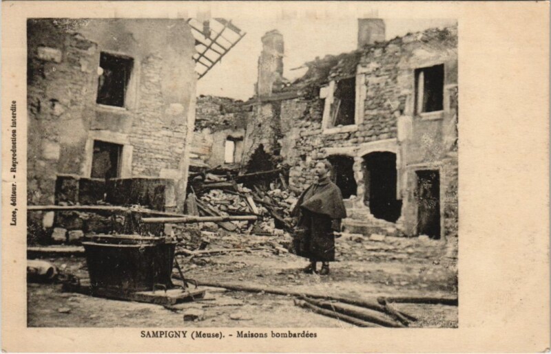 Carte postale ancienne Sampigny - Maison bombardees à Sampigny