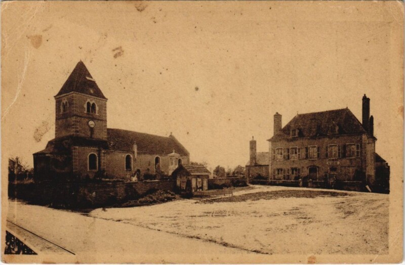 Carte postale ancienne Damerey - Place de la Mairie à Damerey