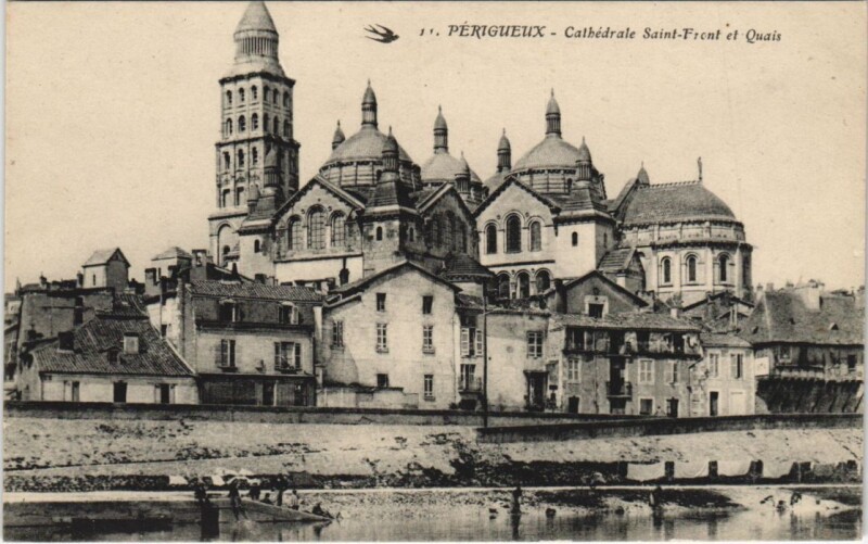 Carte postale ancienne Perigueux - Cathedrale Saint-Front et Quais à Périgueux
