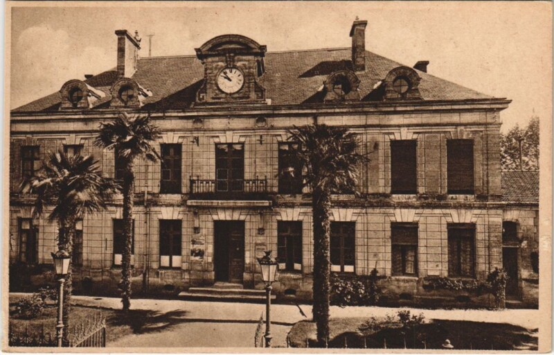 Carte postale ancienne Mussidan - La Mairie à Mussidan