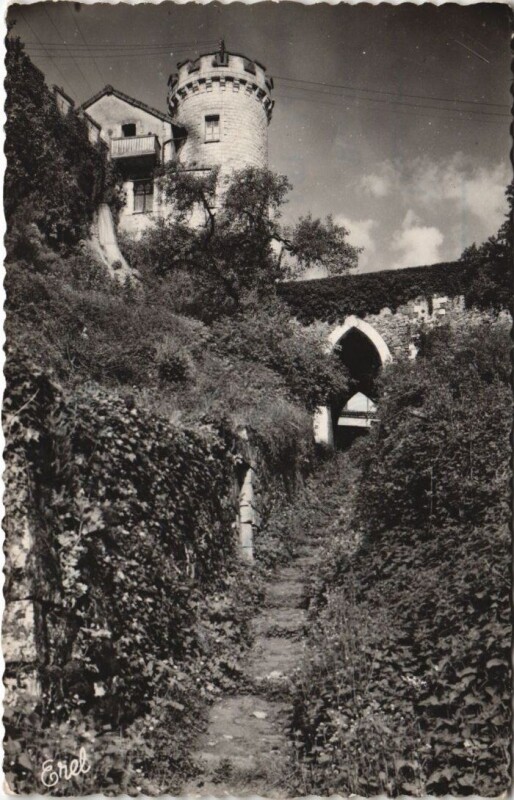 Carte postale ancienne Nontron Vieille Tour et vieille Rue à Nontron
