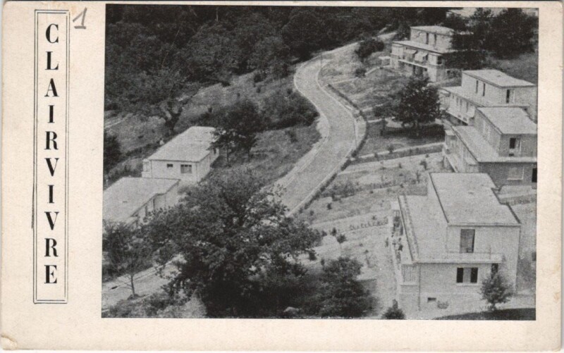 Carte postale ancienne Clairvivre Un groupe de pavillons