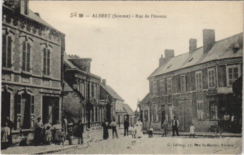 Carte postale ancienne Albert - Rue de Peronne à Albert