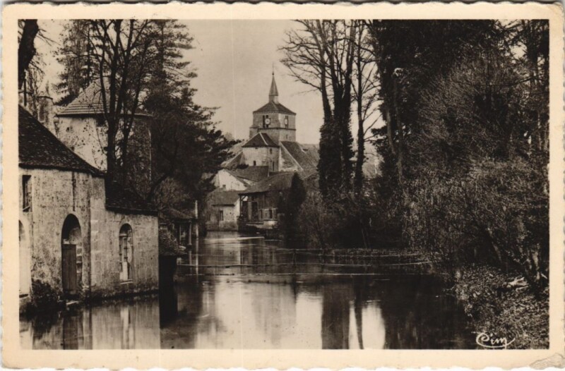 Carte postale ancienne Beze - Un coin ravissant à Bèze