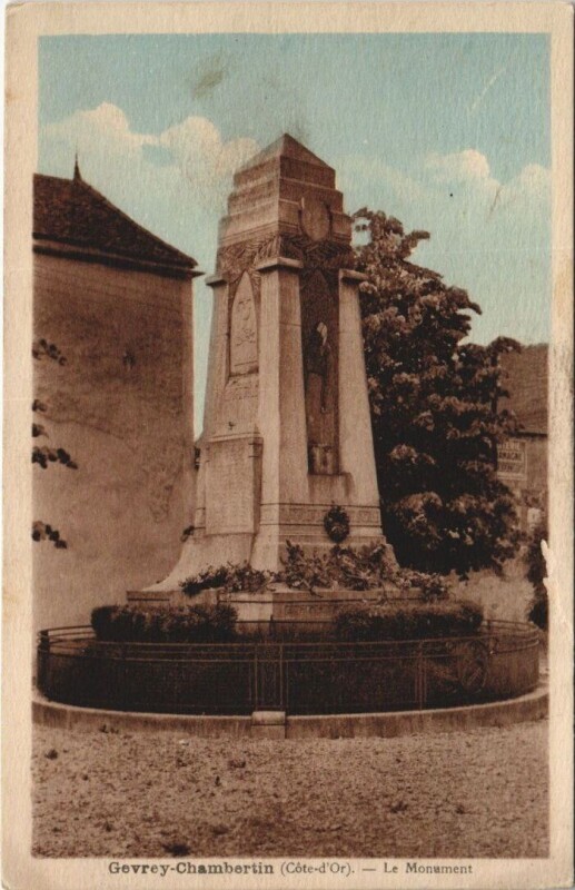 Carte postale ancienne Gevrey-Chambertin - Le Monument à Gevrey-Chambertin