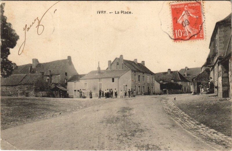 Carte postale ancienne Ivry - La Place