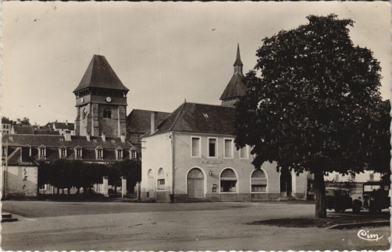Carte postale ancienne Chambon-sur-Voueize Place de la Poste à Chambon-sur-Voueize