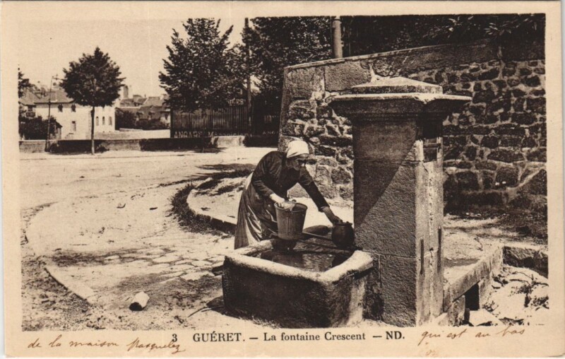 Carte postale ancienne Gueret - La fontaine Crescent à Guéret