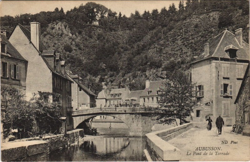 Carte postale ancienne Aubusson Le Pont de la Terrade à Aubusson