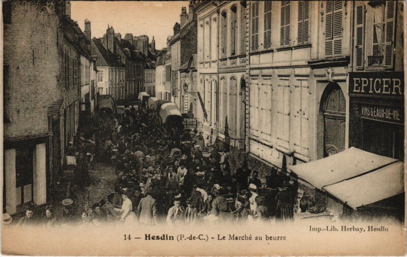 Carte postale ancienne Hesdin - Le Marché au beurre à Hesdin
