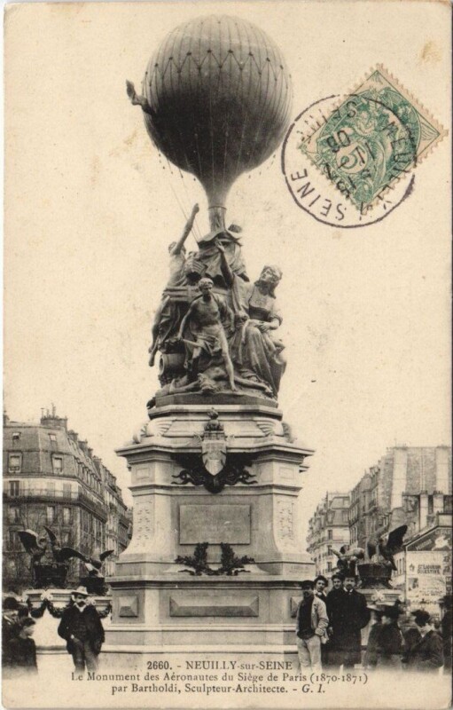 Carte postale ancienne Le Monument des Aéronautes du Siège de Paris à Paris 17e