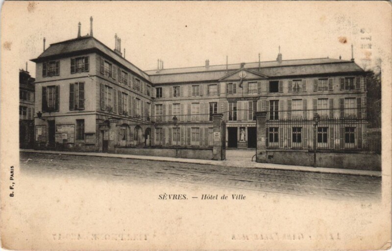 Carte postale ancienne Sevres - Hotel de Ville à Sèvres