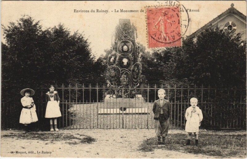 Carte postale ancienne Environs du Raincy - Le Monument