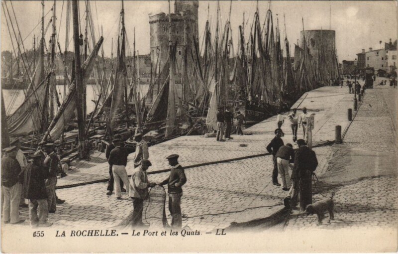 Carte postale ancienne La Rochelle-Le Port et les Quais à La Rochelle