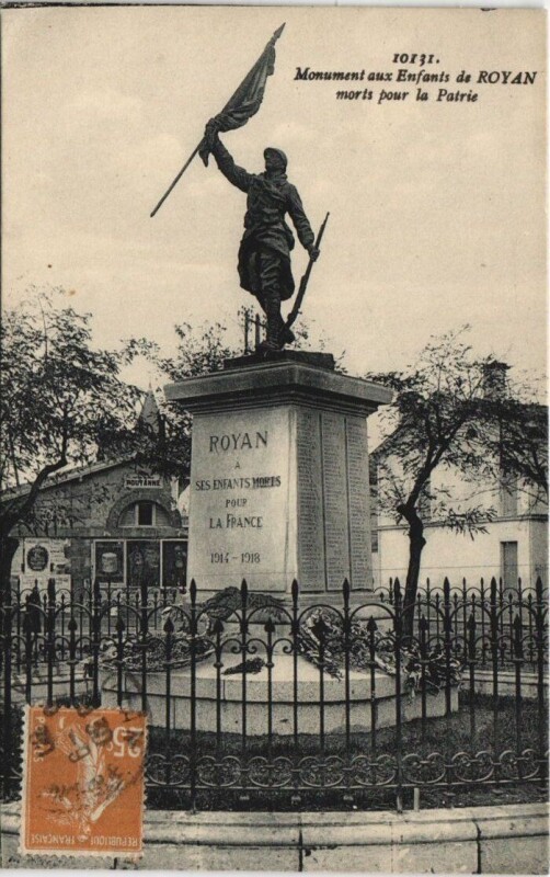 Carte postale ancienne Monument aux Enfants de Royan-morts pour la Patrie à Royan