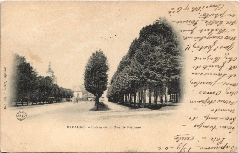 Carte postale ancienne Bapaume-Entrée de la Rue de Péronne à Bapaume