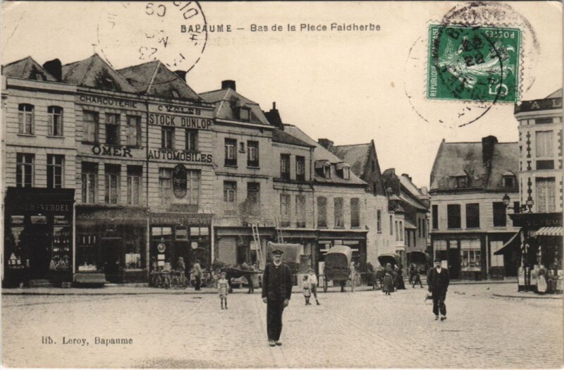 Carte postale ancienne Bapaume-Bas de la Place Faidherbe à Bapaume