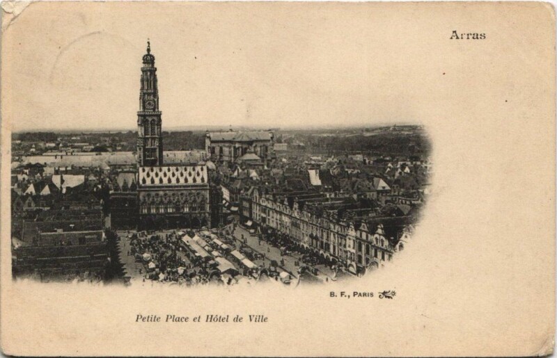 Carte postale ancienne Arras-Petite Place et Hótel de Ville à Arras