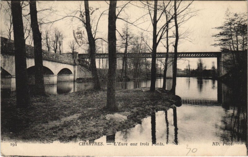 Carte postale ancienne Chartres-L'Eure aux trois Ponts à Chartres