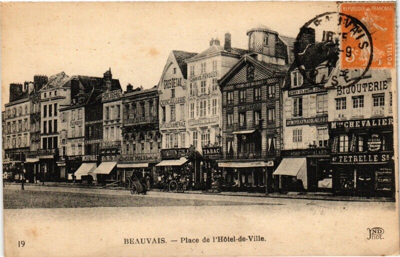 Carte postale ancienne Beauvais Place de l'Hotel de Ville France à Beauvais