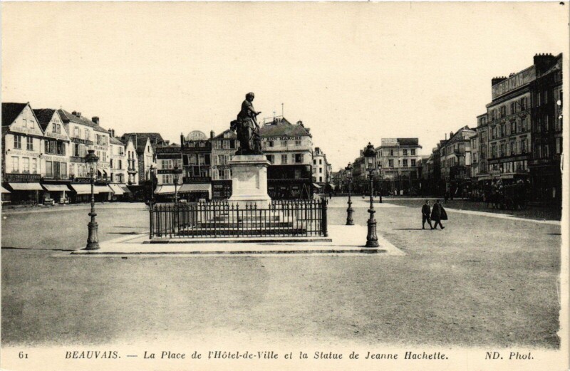 Carte postale ancienne Beauvais La Place de l'Hotel de Ville France à Beauvais