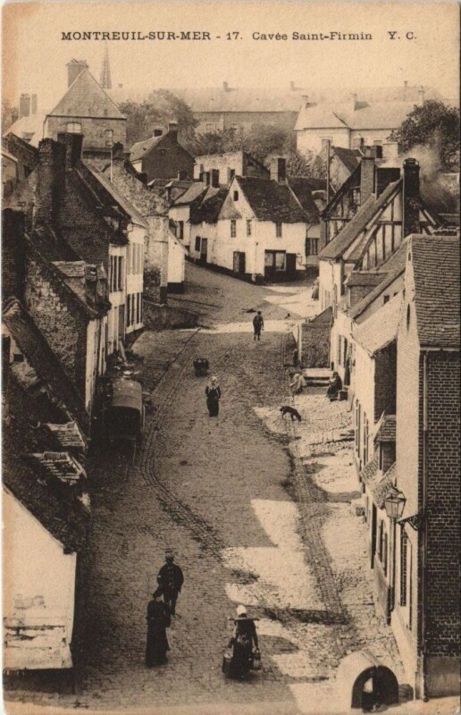 Carte postale ancienne Montreuil-sur-Mer - Cavée Saint-Firmin à Montreuil