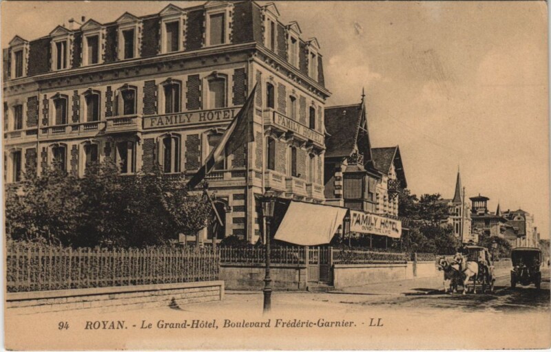 Carte postale ancienne Royan-Le Grand-Hotel Boulevard Frédéric-Garnier à Royan