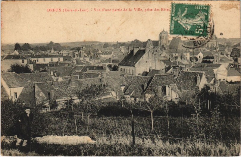 Carte postale ancienne Dreux - Vue d'une partie de la Ville prise des Bates à Dreux