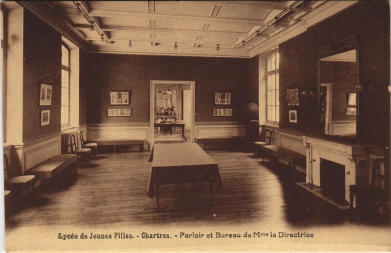Carte postale ancienne Lycée de Jeunnes Filles - Chartres - Parloir et Bureau de Mme la à Chartres