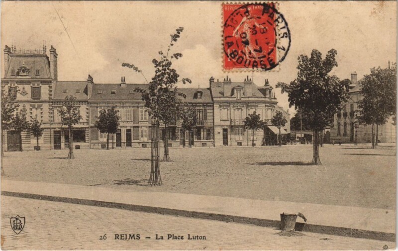 Carte postale ancienne Reims - La Place Luton à Reims