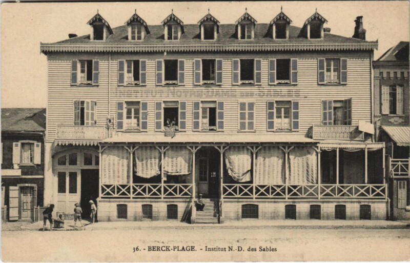 Carte postale ancienne Berck-Plage-Institut N.-D. des Sables à Berck
