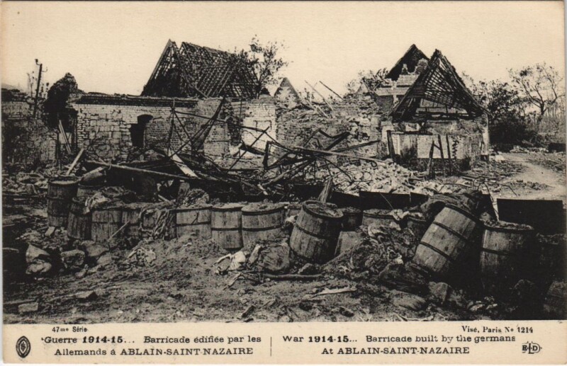 Carte postale ancienne Guerre-Barricade édifiée par les Allemands a Ablain Saint-Nazaire à Ablain-Saint-Nazaire