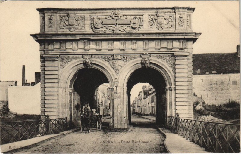 Carte postale ancienne Arras-Porte Baudimond à Arras