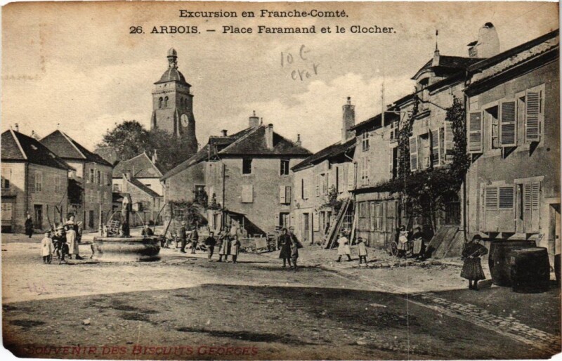 Carte postale ancienne Arbois- Place Faramand et le Clocher France à Arbois