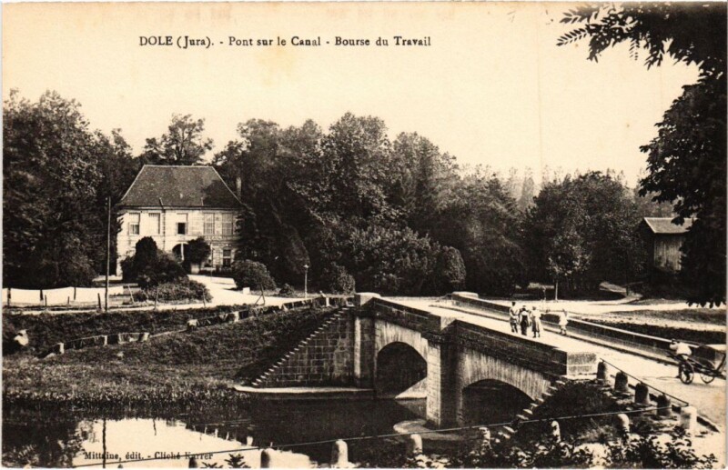 Carte postale ancienne Dole- Pont sur le Canal, Bourse du Travail France