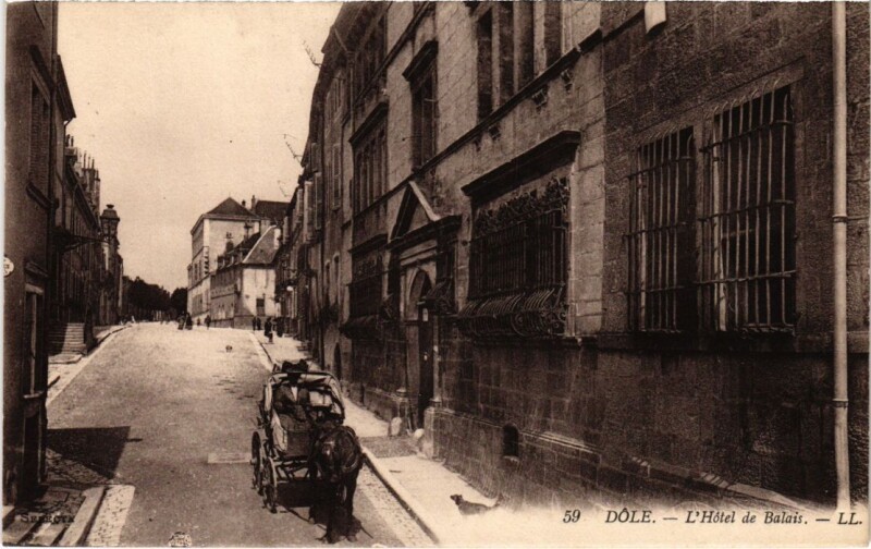 Carte postale ancienne Dole- Hotel de Balais France